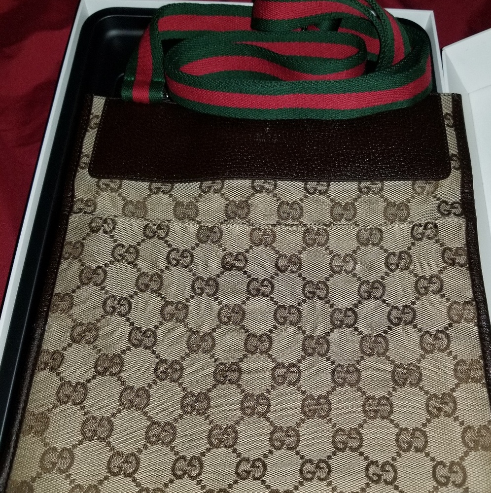 Gucci crossbody purse monogram